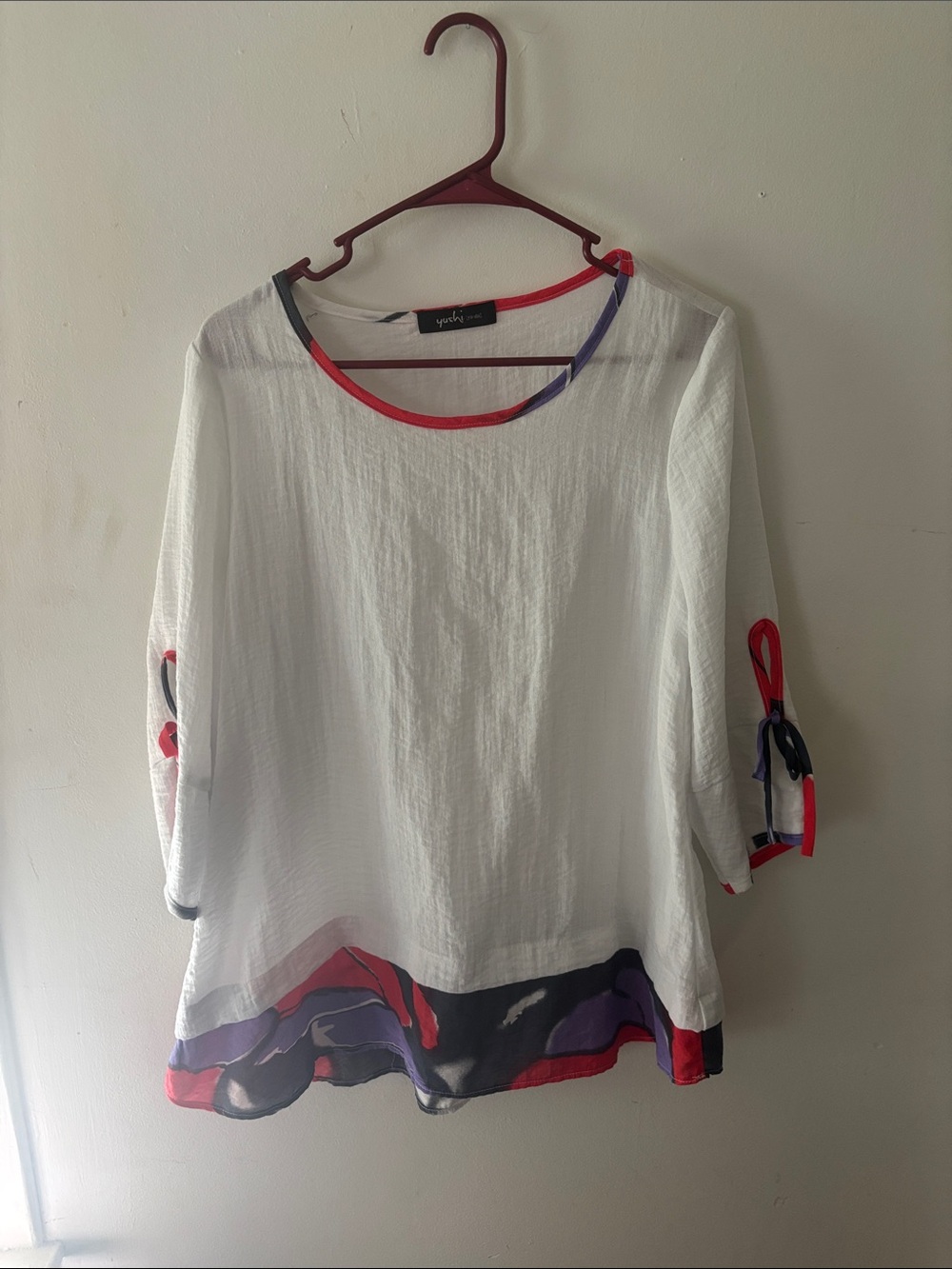 Yushi White Textured Crinkle Top Bold Abstract Trim Size